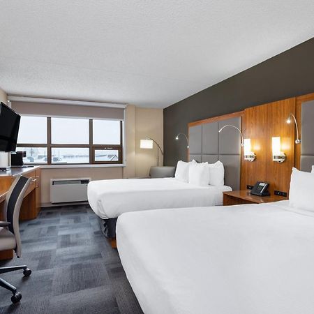 Ramada By Wyndham Northern Grand Hotel & Conference Centre Fort St. John Bagian luar foto