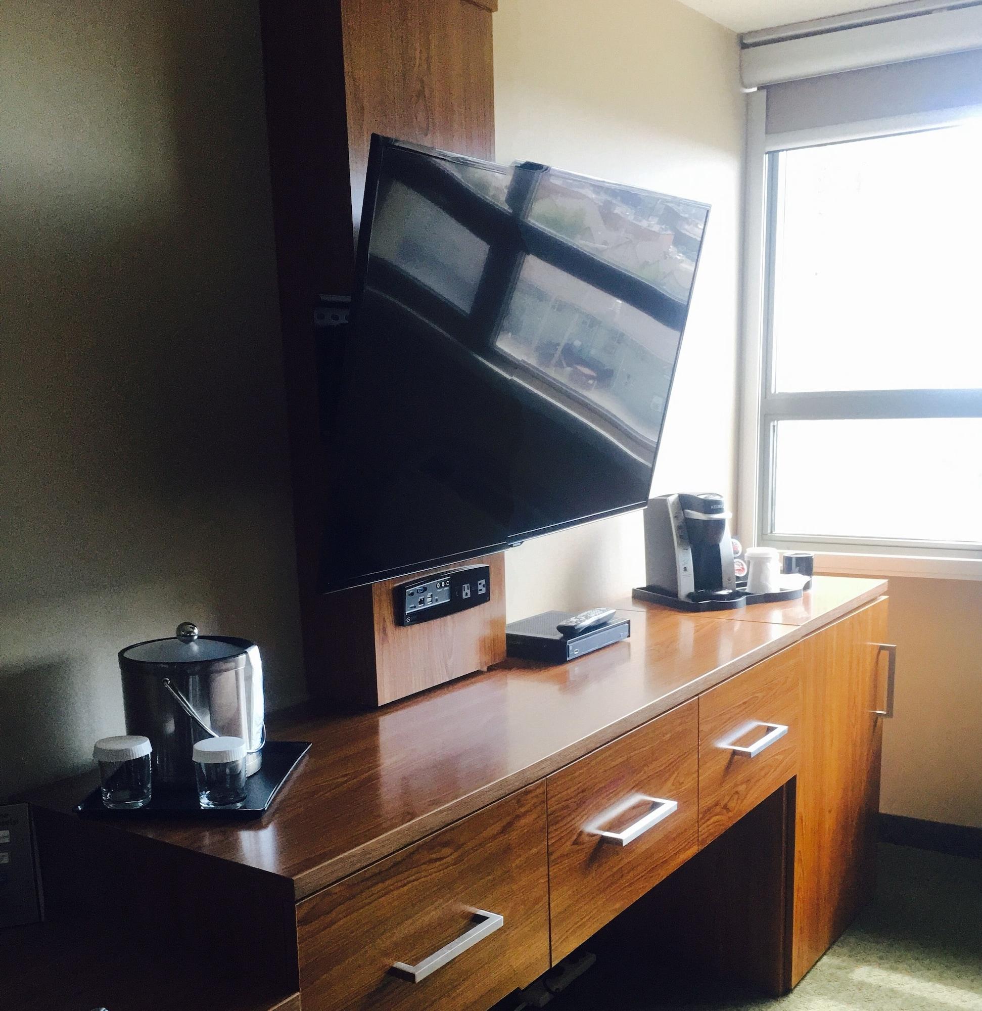 Ramada By Wyndham Northern Grand Hotel & Conference Centre Fort St. John Bagian luar foto