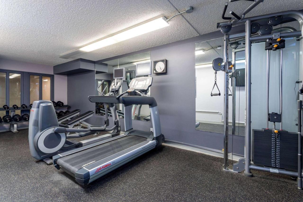 Ramada By Wyndham Northern Grand Hotel & Conference Centre Fort St. John Bagian luar foto