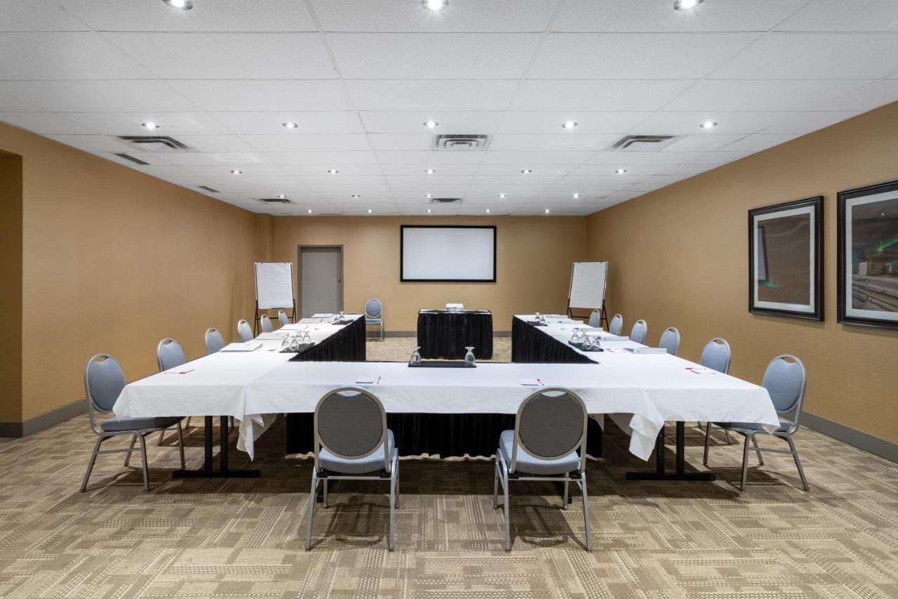 Ramada By Wyndham Northern Grand Hotel & Conference Centre Fort St. John Bagian luar foto