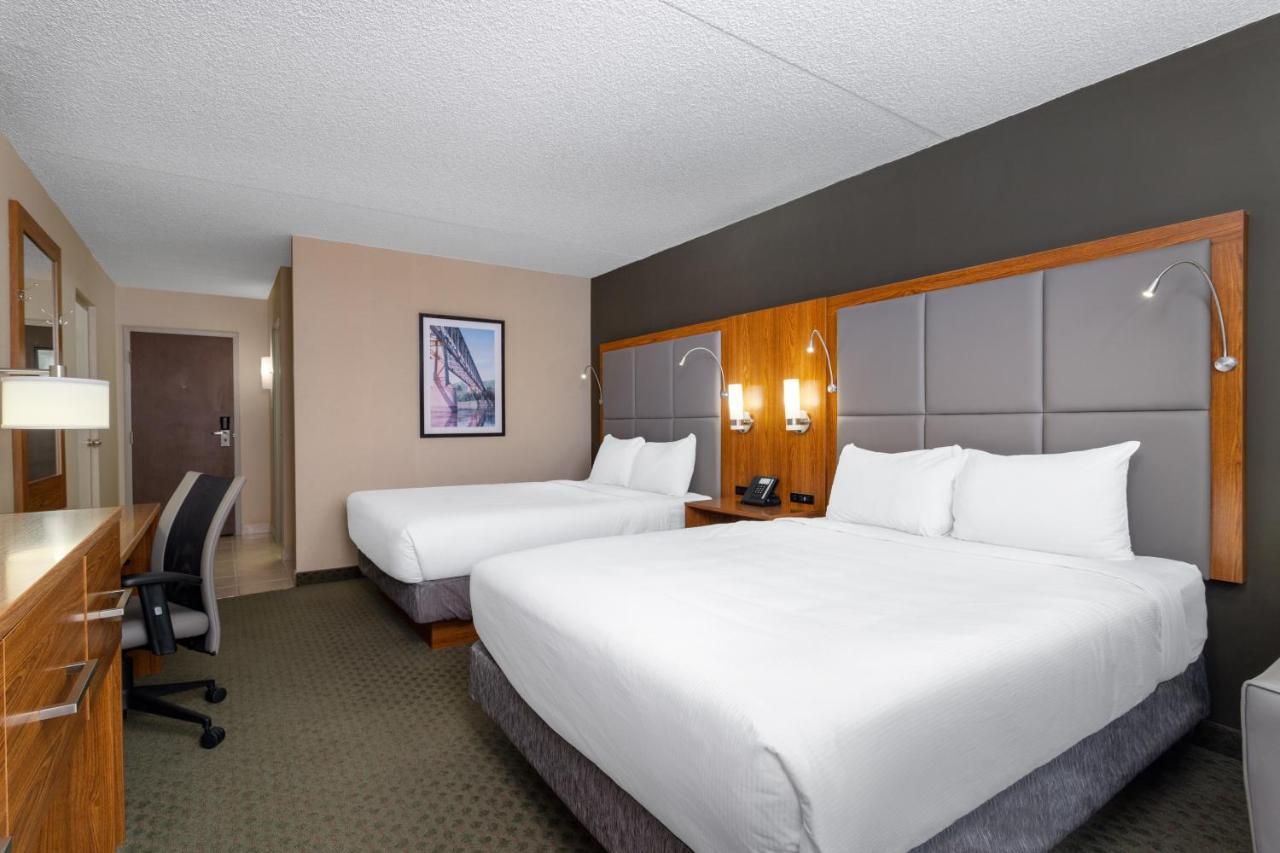 Ramada By Wyndham Northern Grand Hotel & Conference Centre Fort St. John Bagian luar foto