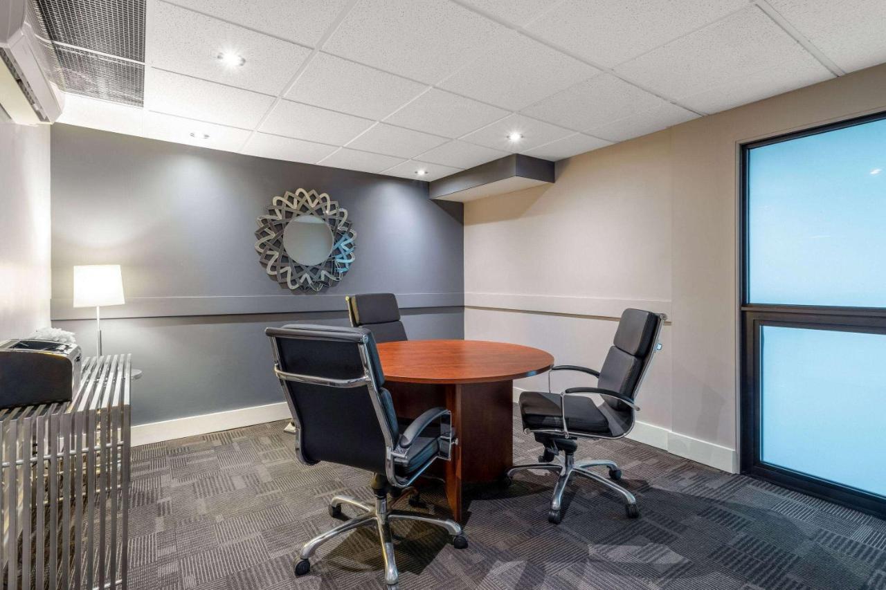 Ramada By Wyndham Northern Grand Hotel & Conference Centre Fort St. John Bagian luar foto
