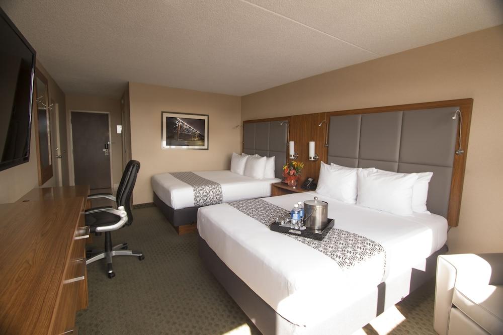 Ramada By Wyndham Northern Grand Hotel & Conference Centre Fort St. John Bagian luar foto