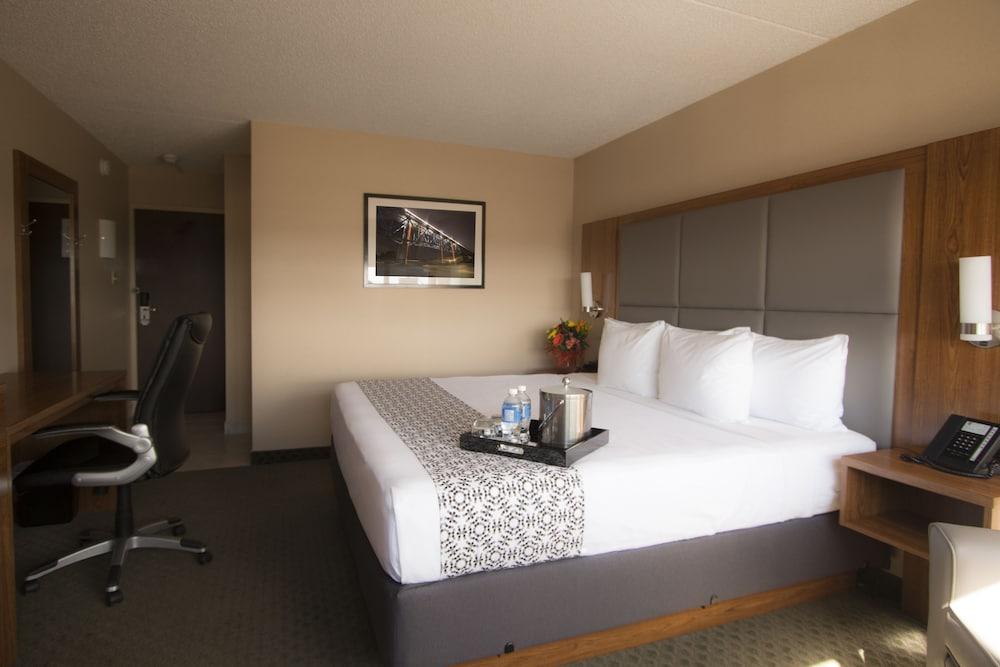 Ramada By Wyndham Northern Grand Hotel & Conference Centre Fort St. John Bagian luar foto