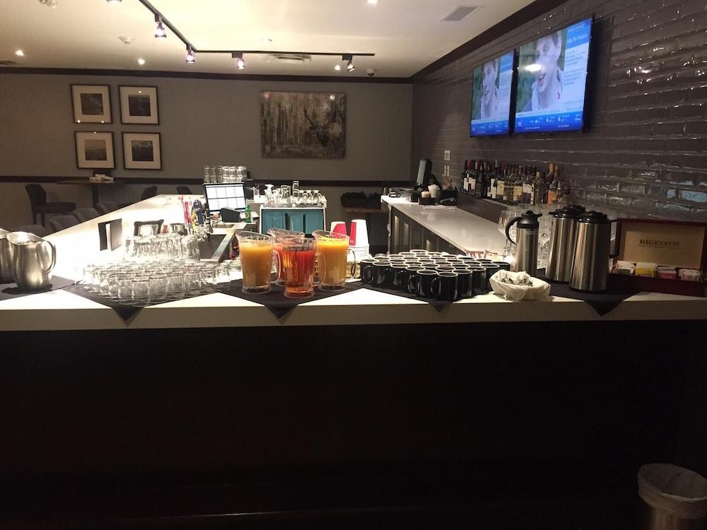 Ramada By Wyndham Northern Grand Hotel & Conference Centre Fort St. John Bagian luar foto
