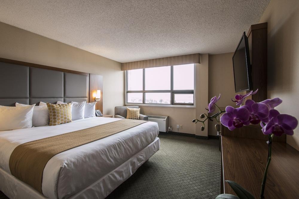 Ramada By Wyndham Northern Grand Hotel & Conference Centre Fort St. John Bagian luar foto