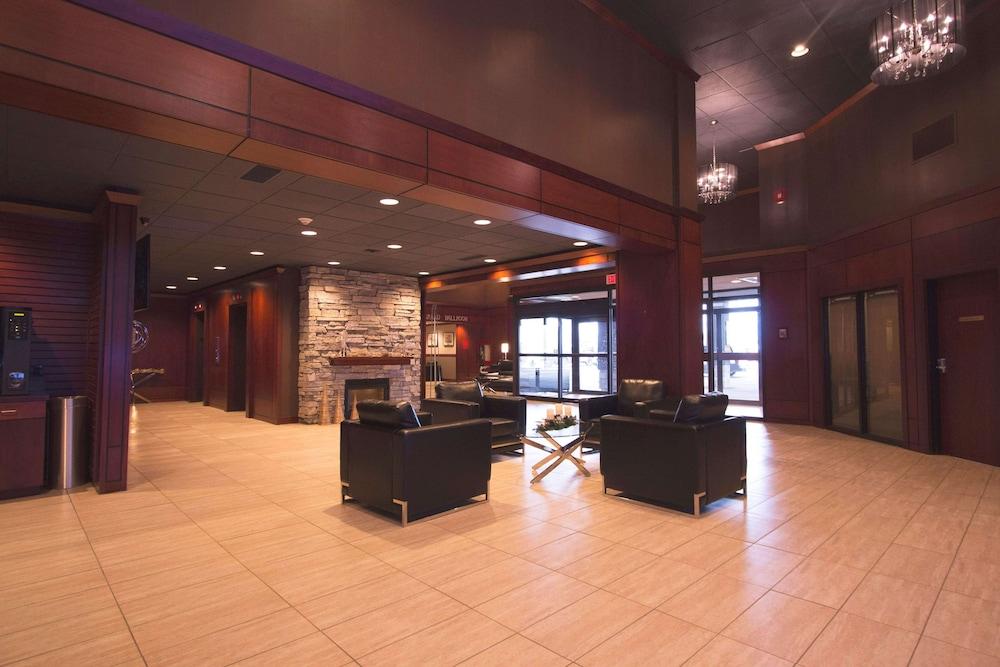 Ramada By Wyndham Northern Grand Hotel & Conference Centre Fort St. John Bagian luar foto