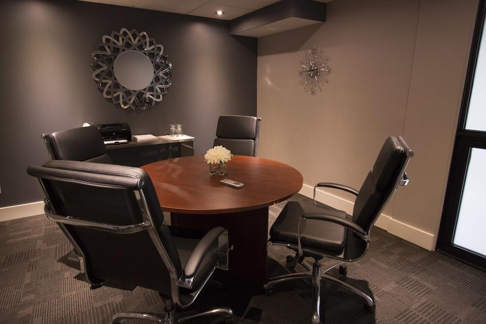 Ramada By Wyndham Northern Grand Hotel & Conference Centre Fort St. John Bagian luar foto