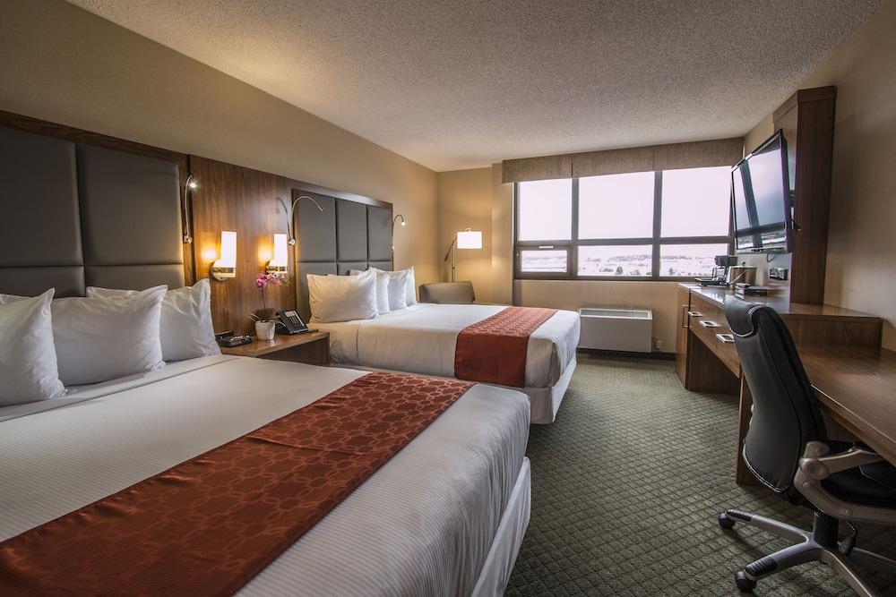 Ramada By Wyndham Northern Grand Hotel & Conference Centre Fort St. John Bagian luar foto
