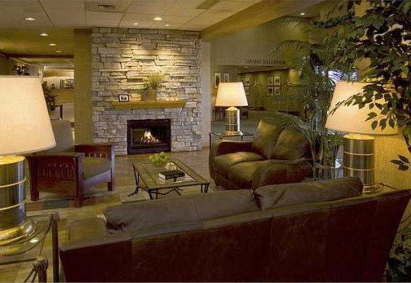 Ramada By Wyndham Northern Grand Hotel & Conference Centre Fort St. John Bagian luar foto