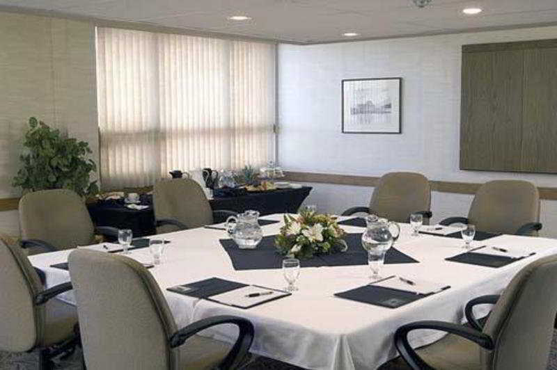 Ramada By Wyndham Northern Grand Hotel & Conference Centre Fort St. John Bagian luar foto