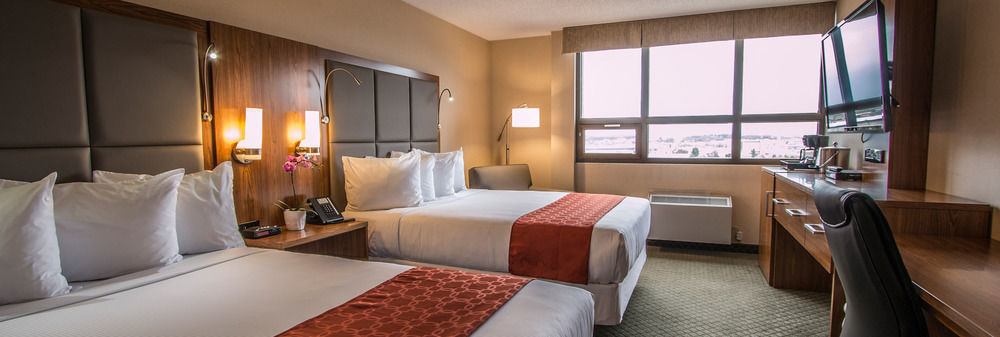 Ramada By Wyndham Northern Grand Hotel & Conference Centre Fort St. John Bagian luar foto