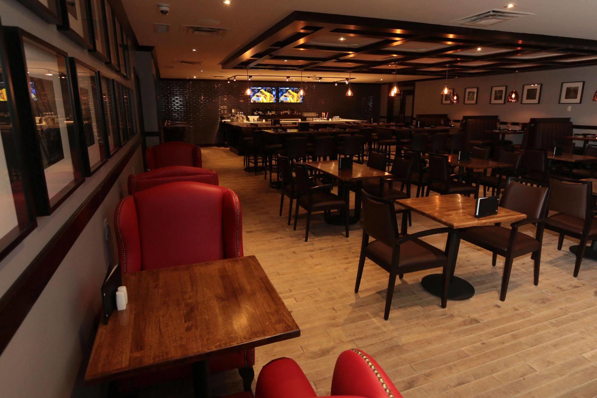 Ramada By Wyndham Northern Grand Hotel & Conference Centre Fort St. John Bagian luar foto